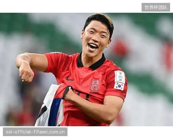 乌兹别克斯坦的被动式防守阵型，或为李刚仁和黄喜灿提供禁区前沿的远射空间。