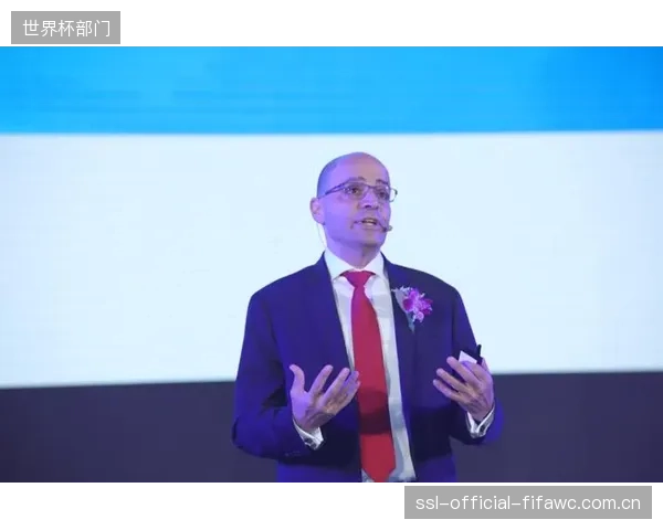 德夫林的高强度覆盖能力,或被用作下半场盯防美国队核心组织者的战术武器。 德夫林的高强度覆盖能力,或被用作下半场盯防美国队核心组织者的战术武器。
